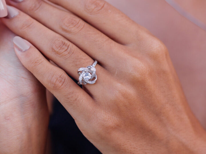 Bague en argent pour femme : entre finesse et modernité