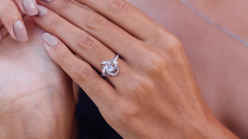 Bague en argent pour femme : entre finesse et modernité